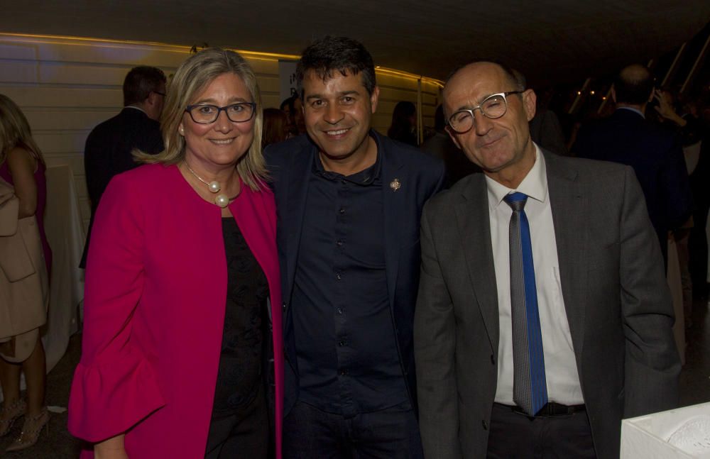 La diputada provincial de Ciudadanos Mamen Peris, junto con el alcalde de Olocau Antonio Ropero y el diputado provincial socialista Bartolomé Nofuentes.