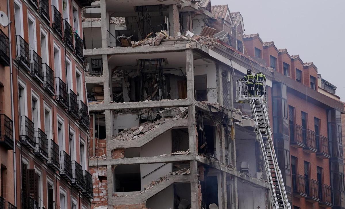 La fuerte explosión que destrozó un edificio en el centro de Madrid en enero 2021, en imágenes