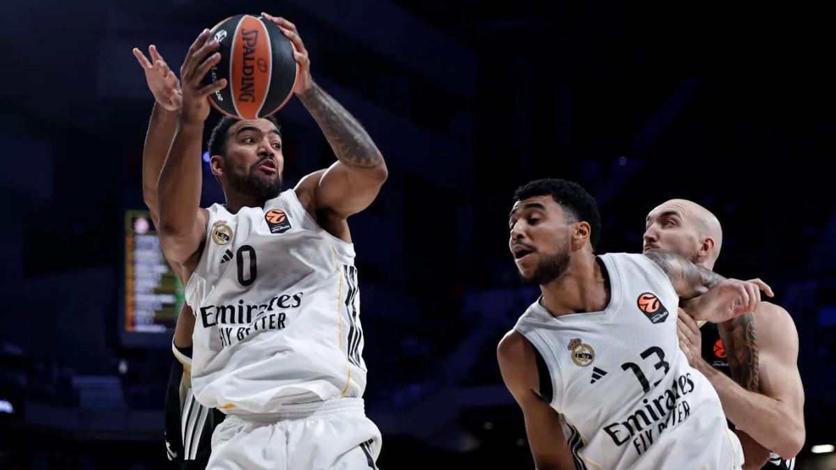Izan Almansa y Trey Lyles, en un partido con el Real Madrid