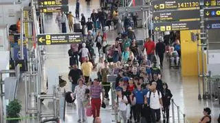 La falta de vuelos directos bloquea la captación de turistas de EEUU en favor de Mallorca, Málaga y Tenerife