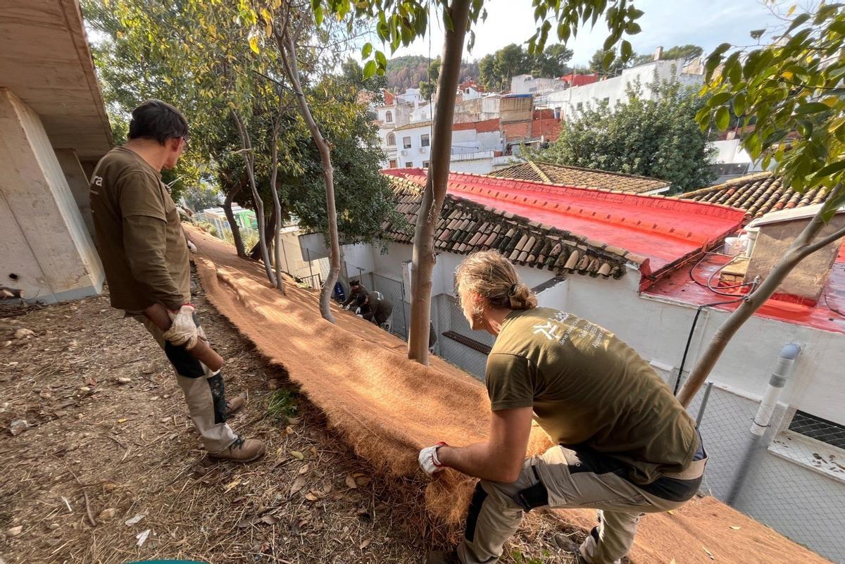 Trabajos en la falda de la montaña.
