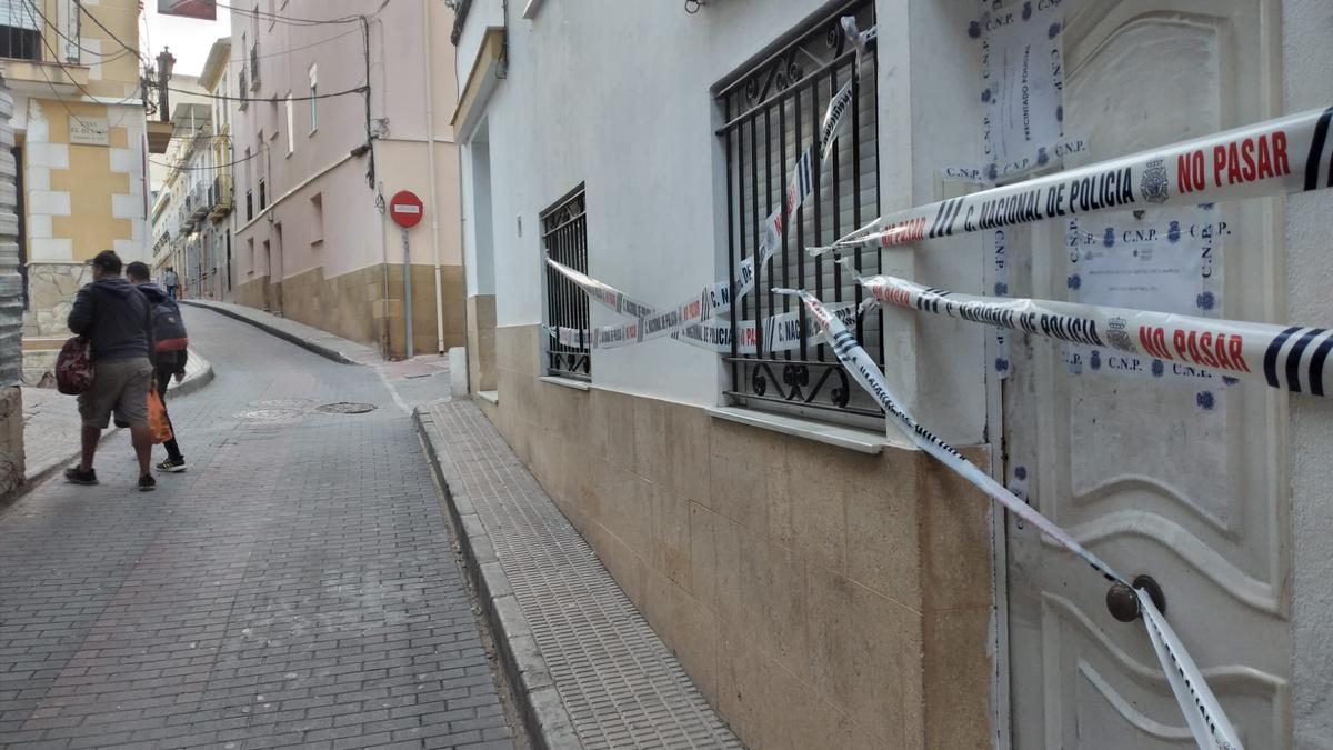 Cordón policial en una vivienda registrada en la Ciudad del Sol en el marco de la investigación.