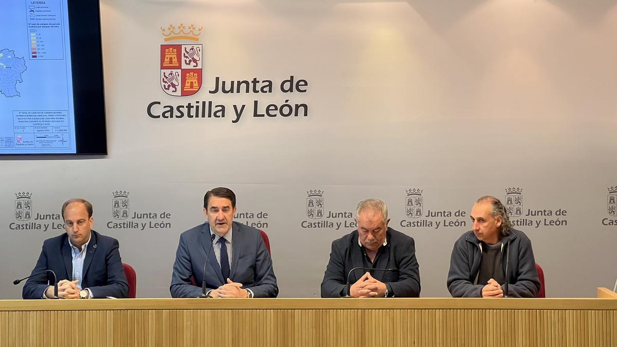 Suárez Quiñones, en rueda de prensa esta mañana junto a los líderes de las principales organizaciones agrarias.