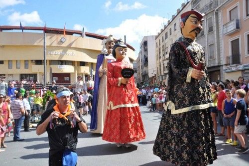 Gigantes y cabezudos en Abarán