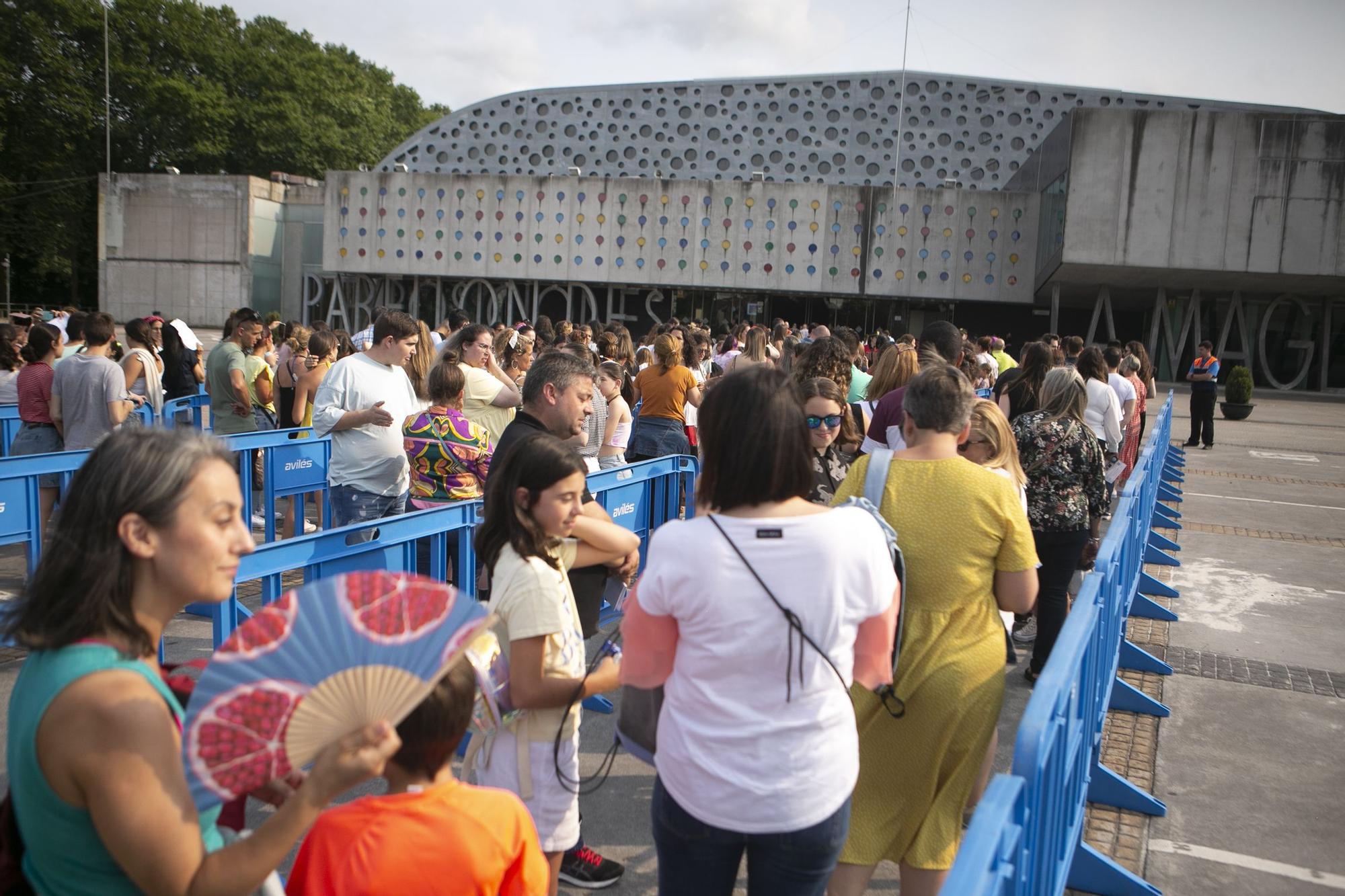 ENIMÁGENES: A punto de comenzar el concierto de Sebastián Yatra, en Avilés, los fans abarrotan el pabellón de La Magdalena