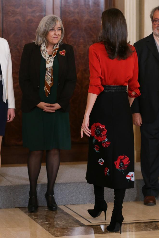 La reina Letizia y una representante de la Fundación Mujeres