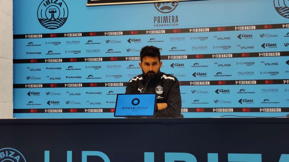Imagen de archivo de Guillermo Fernández Romo durante una rueda de prensa esta temporada en Can Misses. | DIB