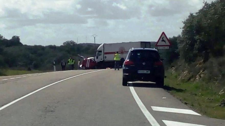 En estado crítico el herido en el accidente de la Roca de la Sierra