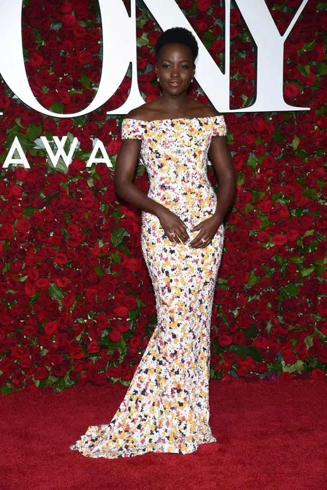 La florida alfombra roja de los Tony Awards 2016