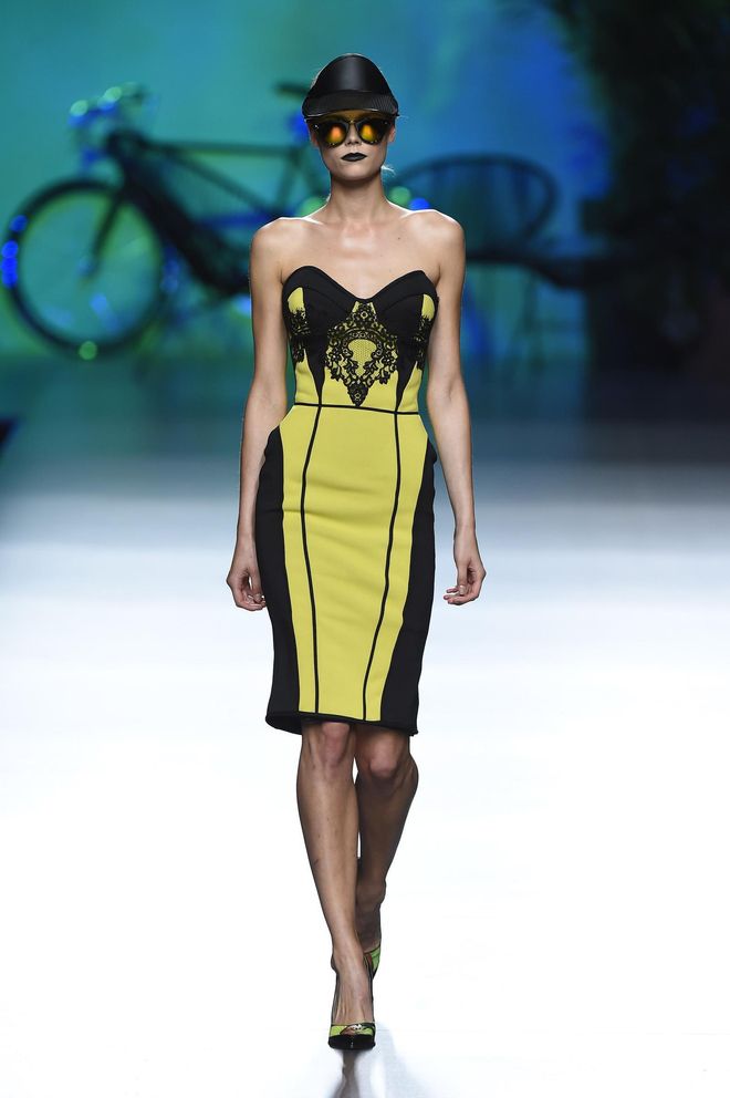 MBFWM 2015: Maya Hansen Primavera/Verano 2016, vestido flúor con encaje