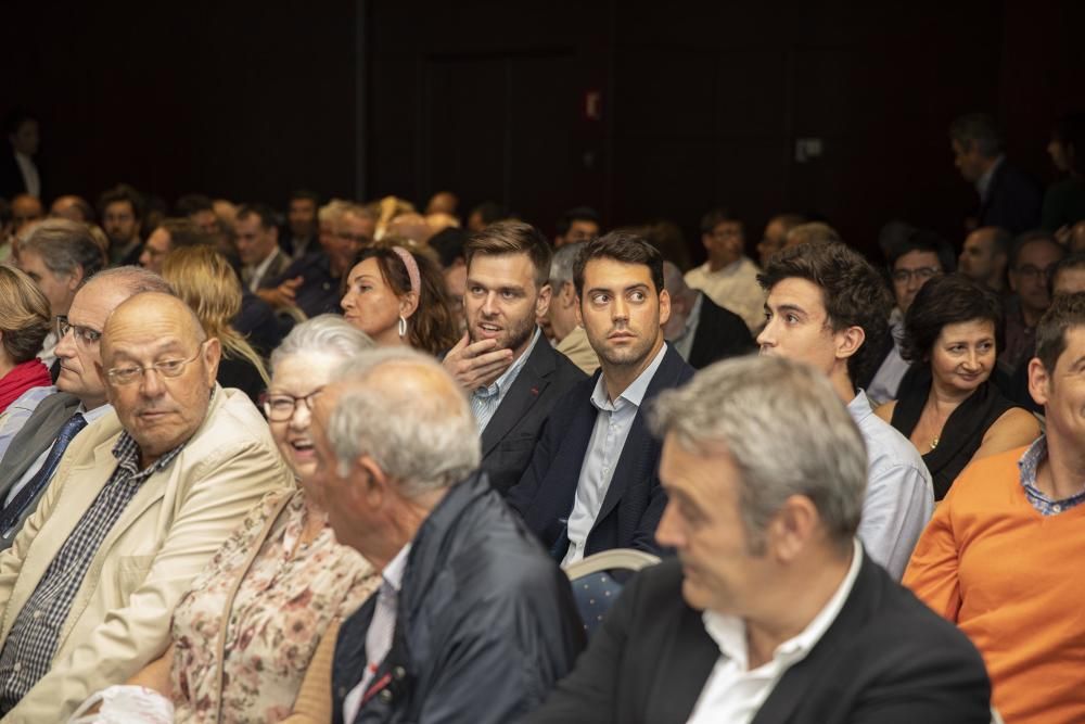 Un centenar de persones van assistir a la conferència