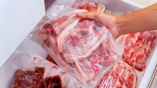 El truco definitivo para descongelar la carne cruda
