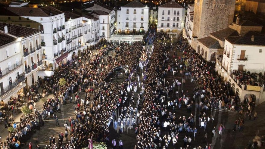 Las cofradías cacereñas abren el curso pero aplazan la Magna al 2025