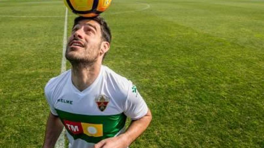 Andrés Túñez, ayer, durante su presentación.