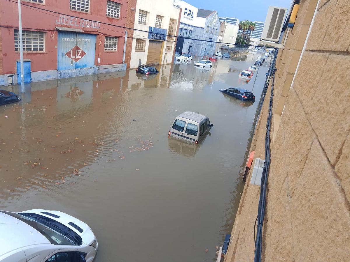 Inundaciones en la calle Llobatona de Viladecans