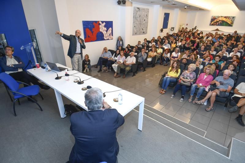 GENTE Y CULTURA 26-06-2018   LAS PALMAS DE GRAN CANARIA.  Acto en el Club Lal Provincia. Nikos Makris imparte la conferencia   | 26/06/2018 | Fotógrafo: Juan Carlos Castro