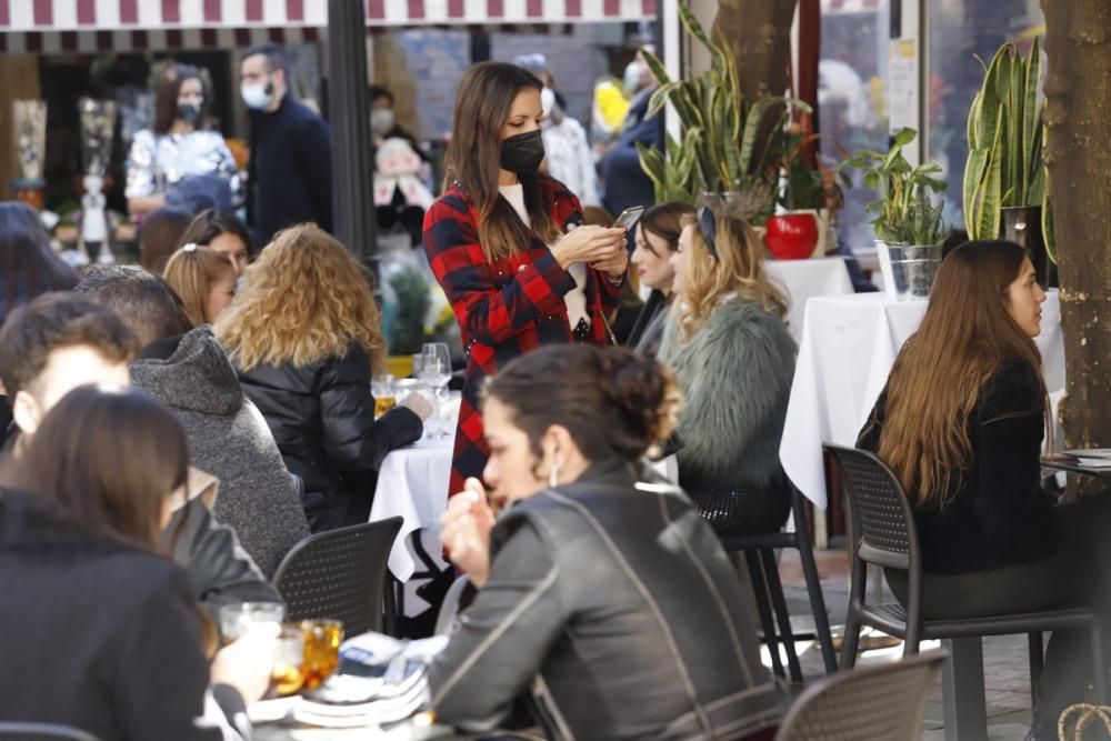 Algunos murcianos no perdonan su visita a la Plaza de las Flores para despedir el año