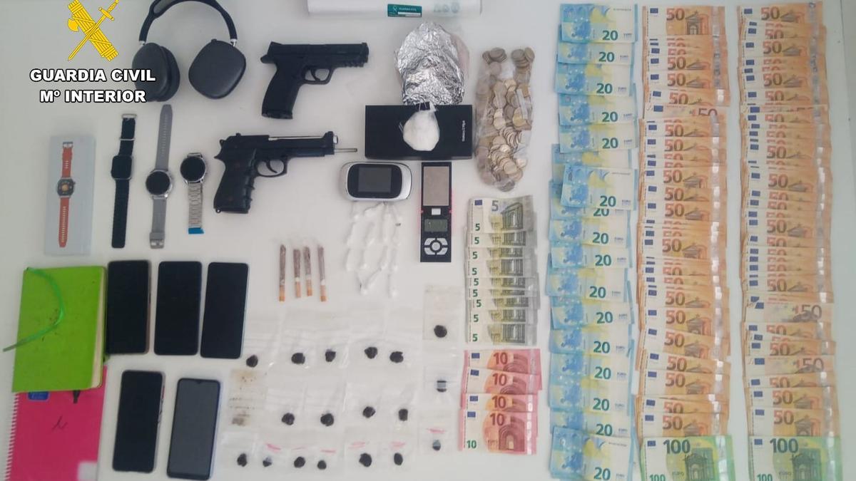 Botín incautado al detenido en Noia