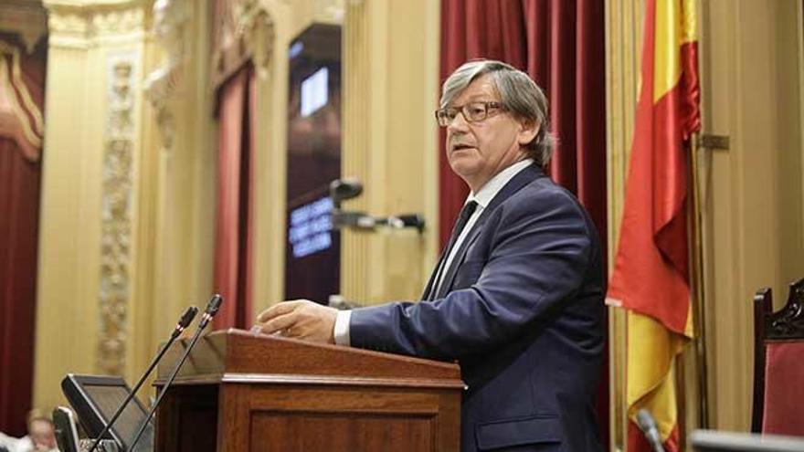 VicenÃ§ ThomÃ s, durante su discurso.