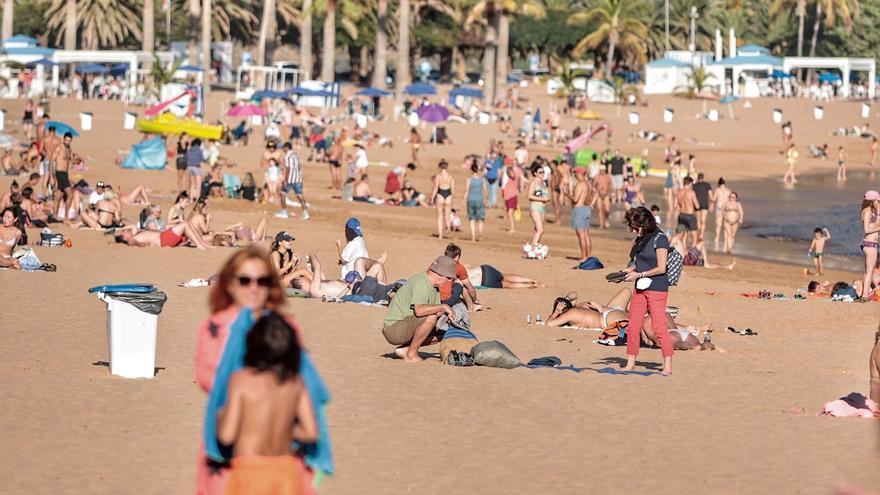Las patronales turísticas reclaman a Costas que ceda &quot;ya&quot; las competencias a Canarias