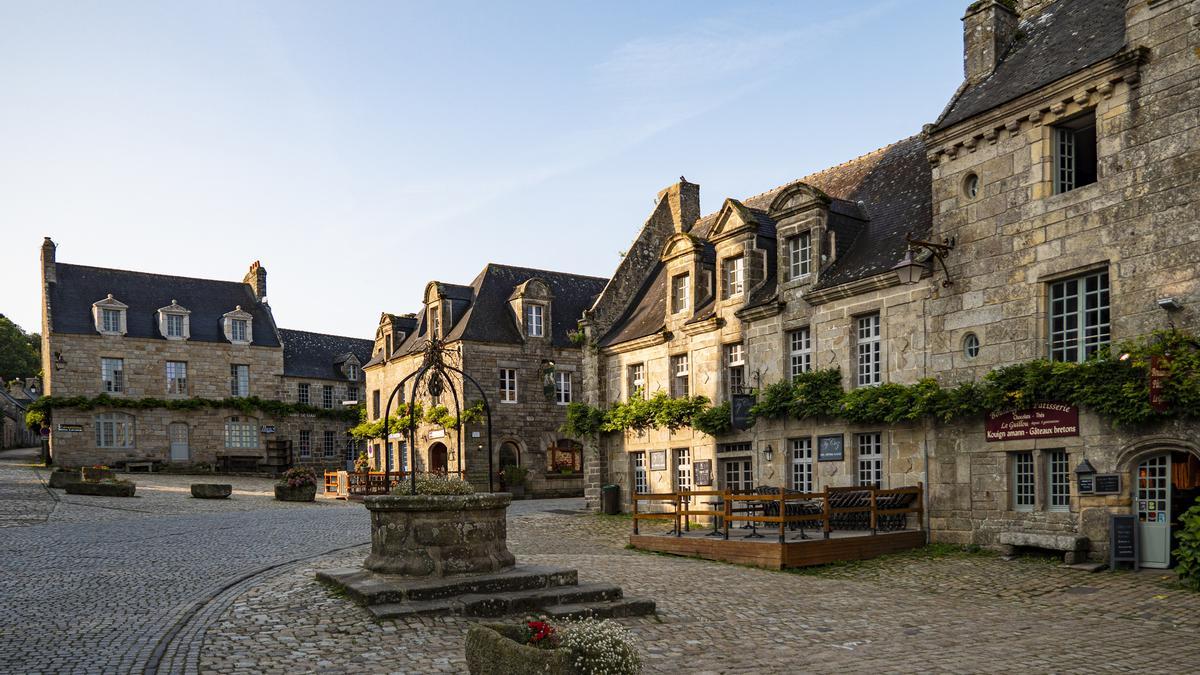 El pueblo más bonito de Francia: un santuario celta y casas medievales