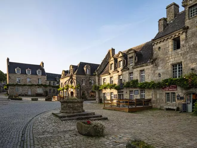 El pueblo más bonito de Francia: un santuario celta y casas medievales