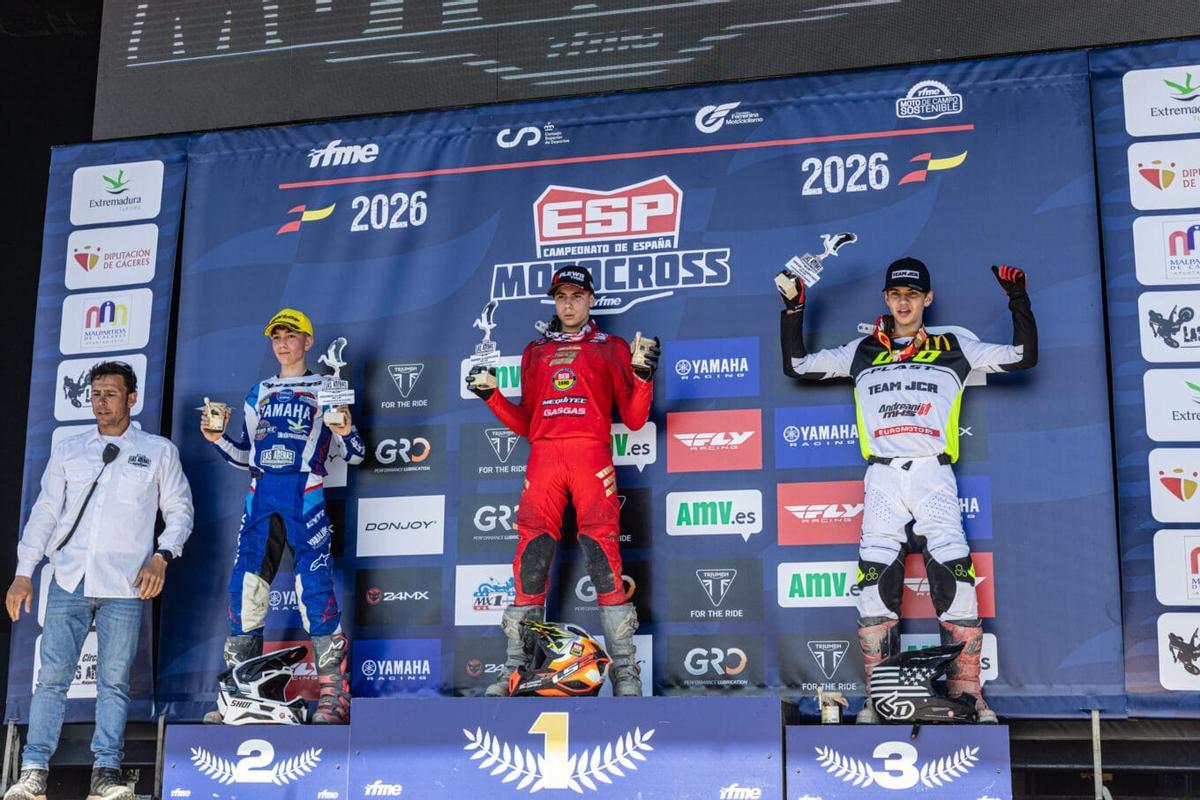 Pau Caudet, en lo más alto del podio de la prueba del Campeonato de España de motocrós.