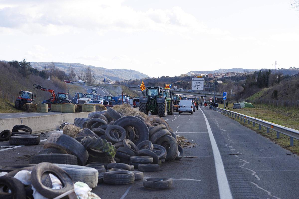 Protesta pagesa a la C-16, a Olvan
