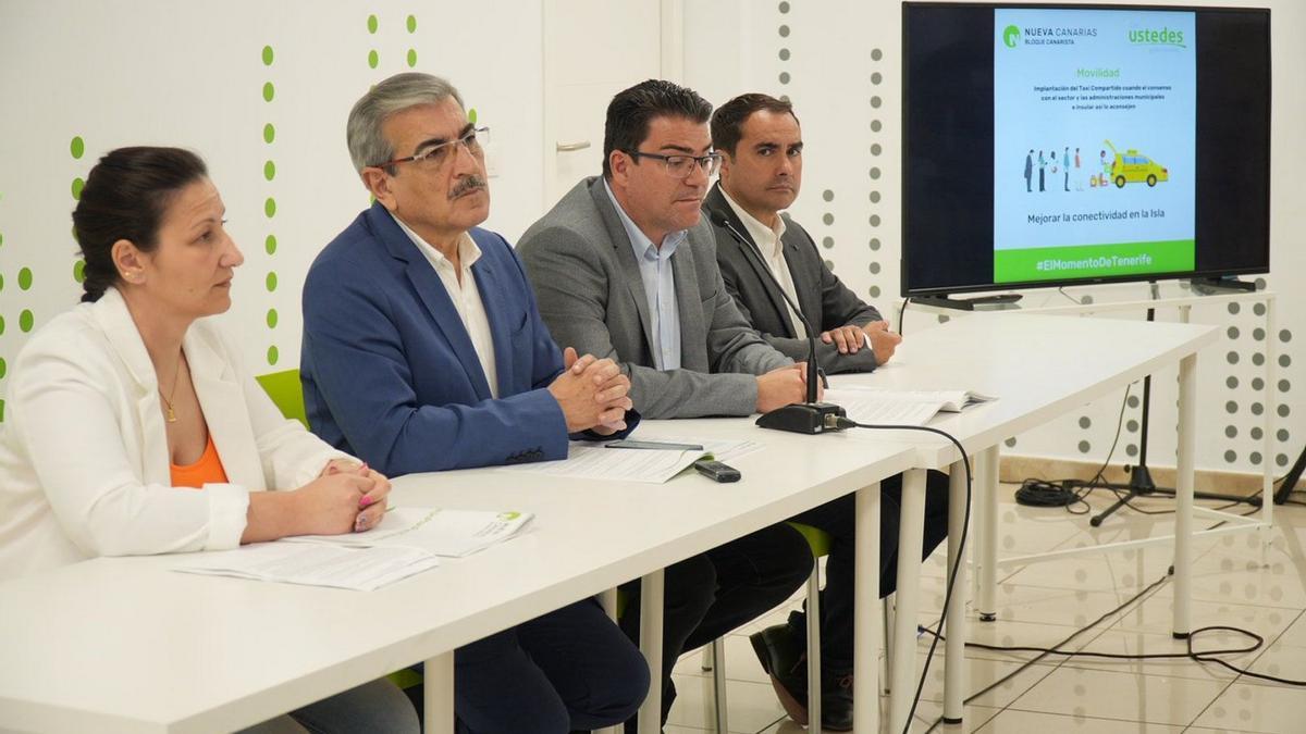 El candidato de Nueva Canarias a la Presidencia del Gobierno de Canarias, Román Rodríguez, presentando sus propuestas de transporte este viernes.