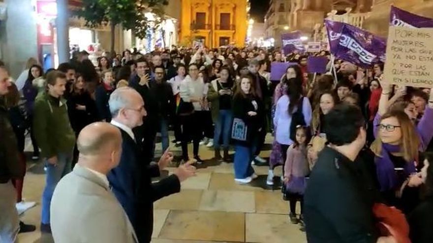 Abucheos al alcalde durante la manifestación del 25N en Málaga