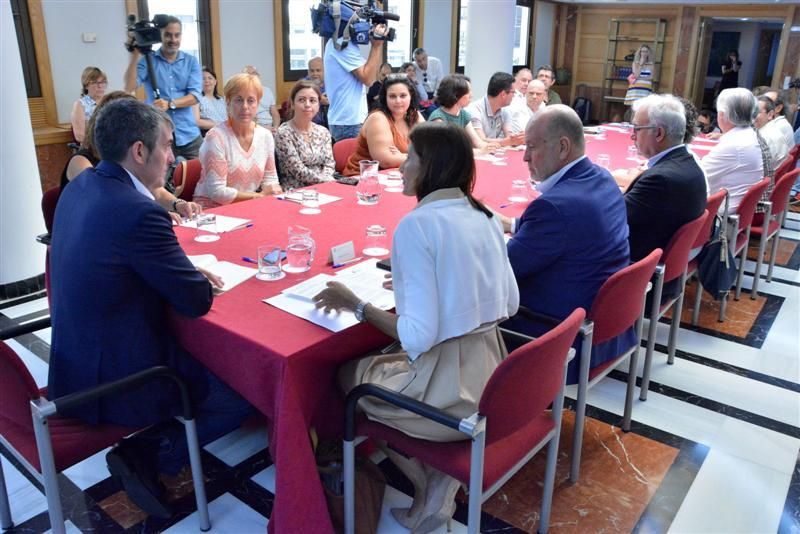 Clavijo se reúne con los libreros