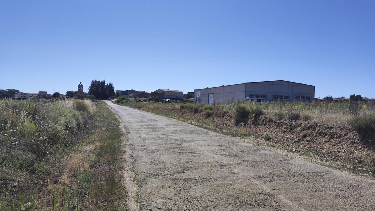 Aspecto que presentaba este verano el tramo entre Abraveses y Micereces de Tera, a la entrada de este último municipio.