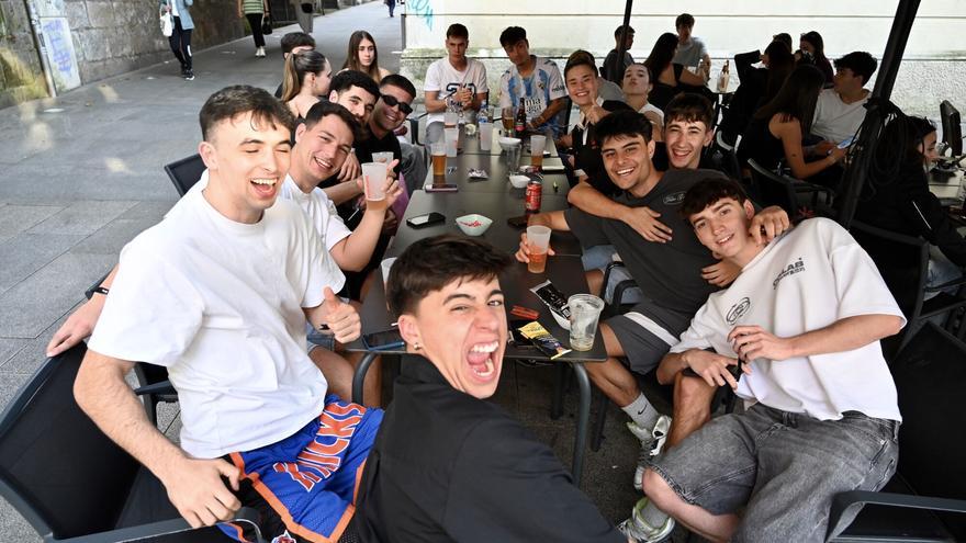 Cientos de universitarios festejan a Santa Cata