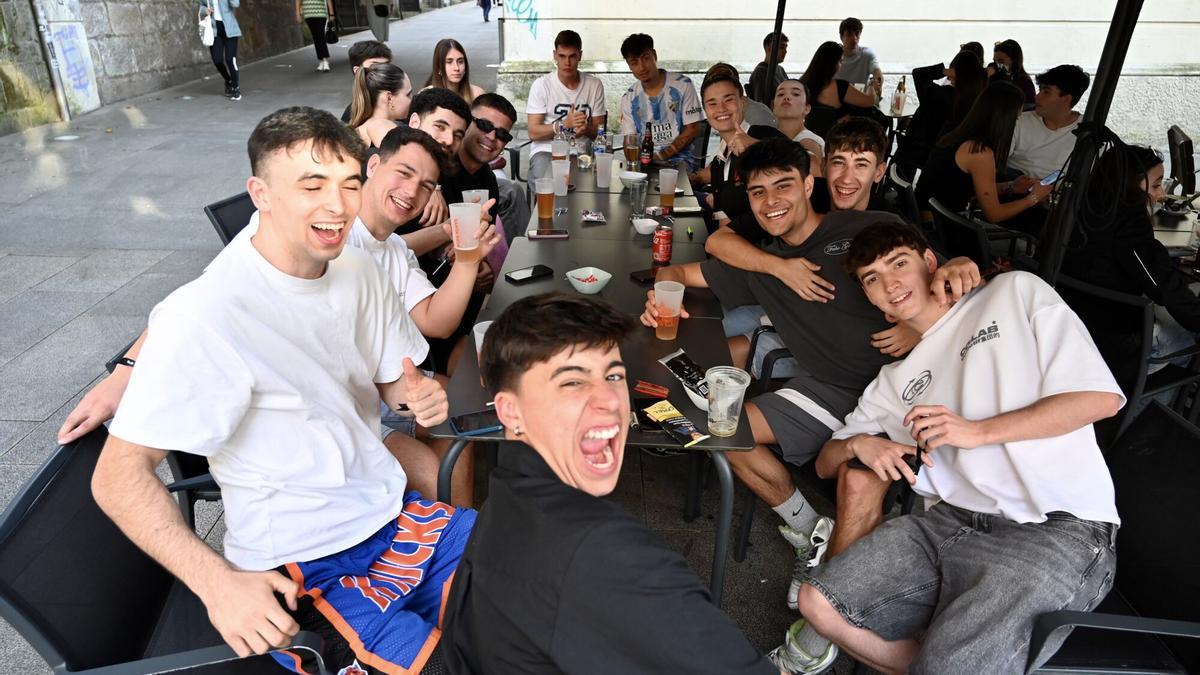 Cientos de universitarios festejan a Santa Cata