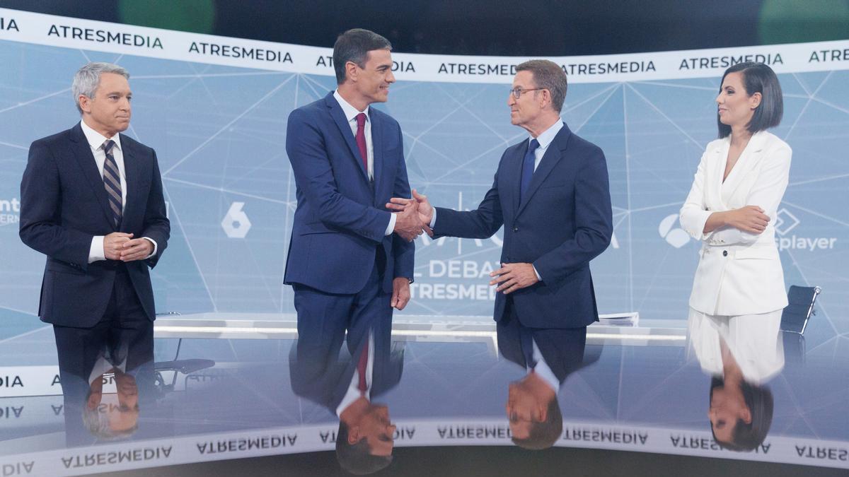 Pedro Sánchez y Alberto Núñez Feijóo, antes del debate emitido por Atresmedia.
