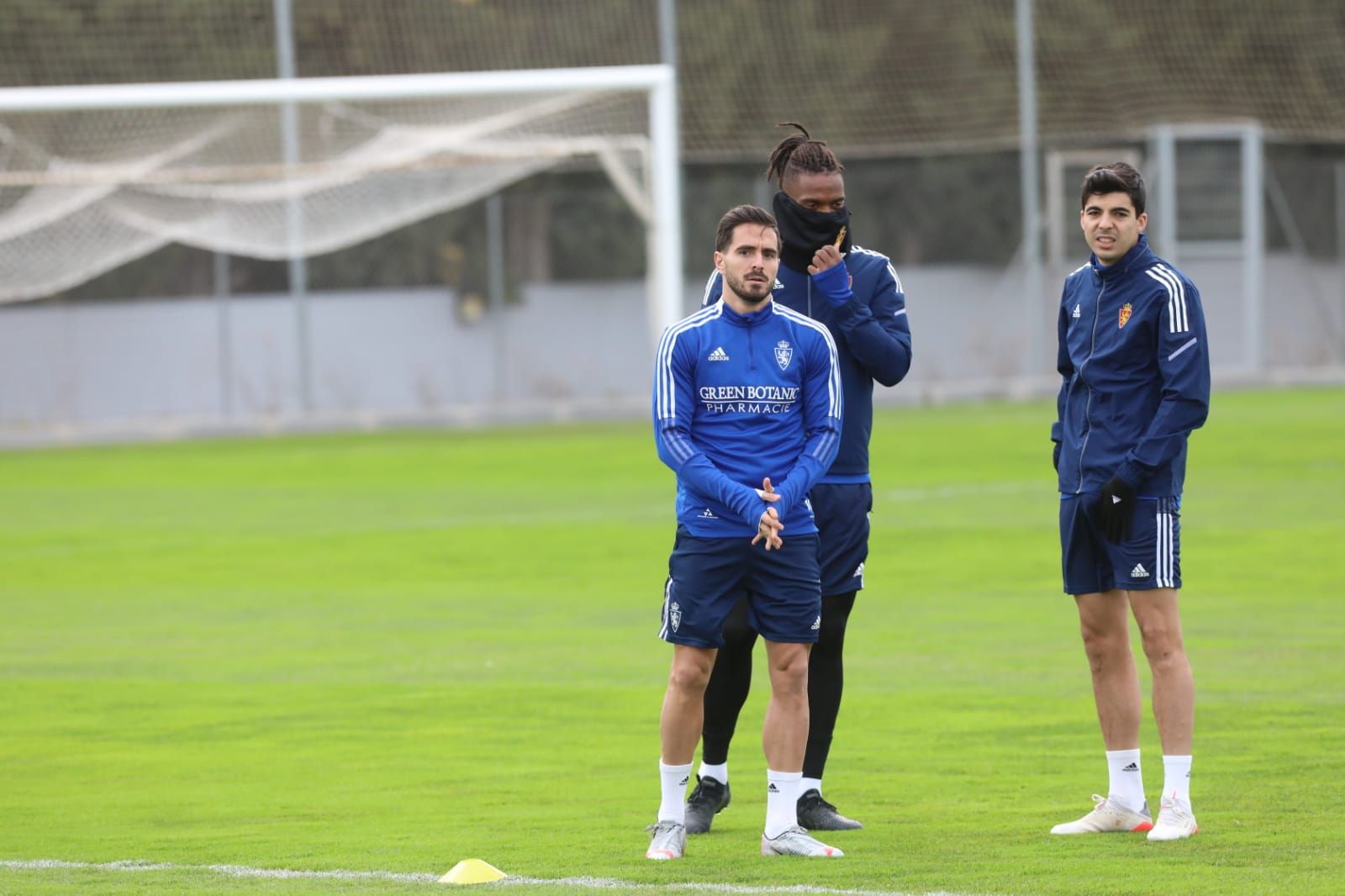 Fotogalería | El Real Zaragoza vuelve a los entrenamientos en grupo tras superar los test con el único positivo de Chavarría