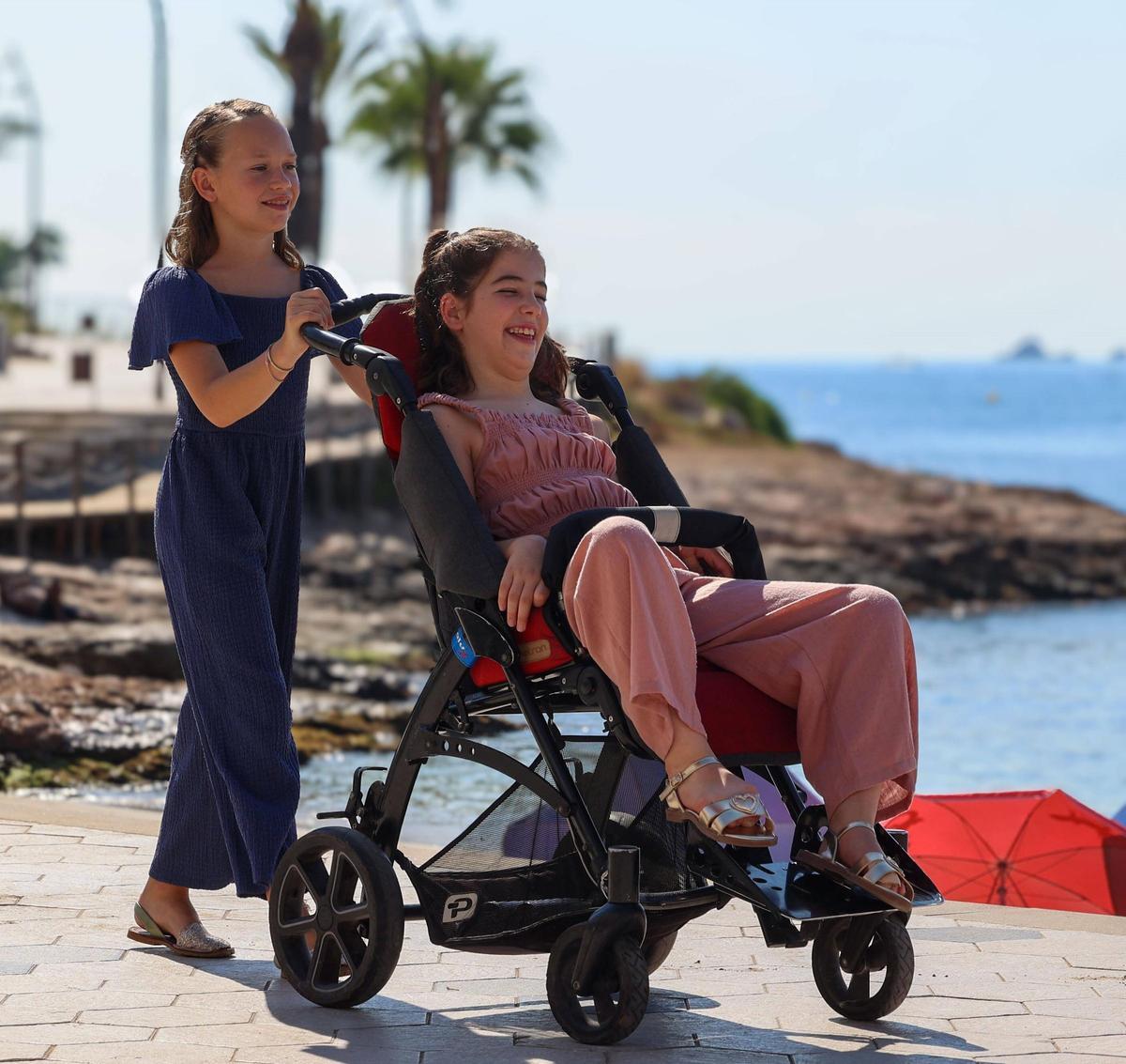 Seanna y Abril: El 'hit' de dos niñas para que residentes y turistas no ensucien la isla Seanna y Abril: El 'hit' de dos niñas para que residentes y turistas no ensucien la isla