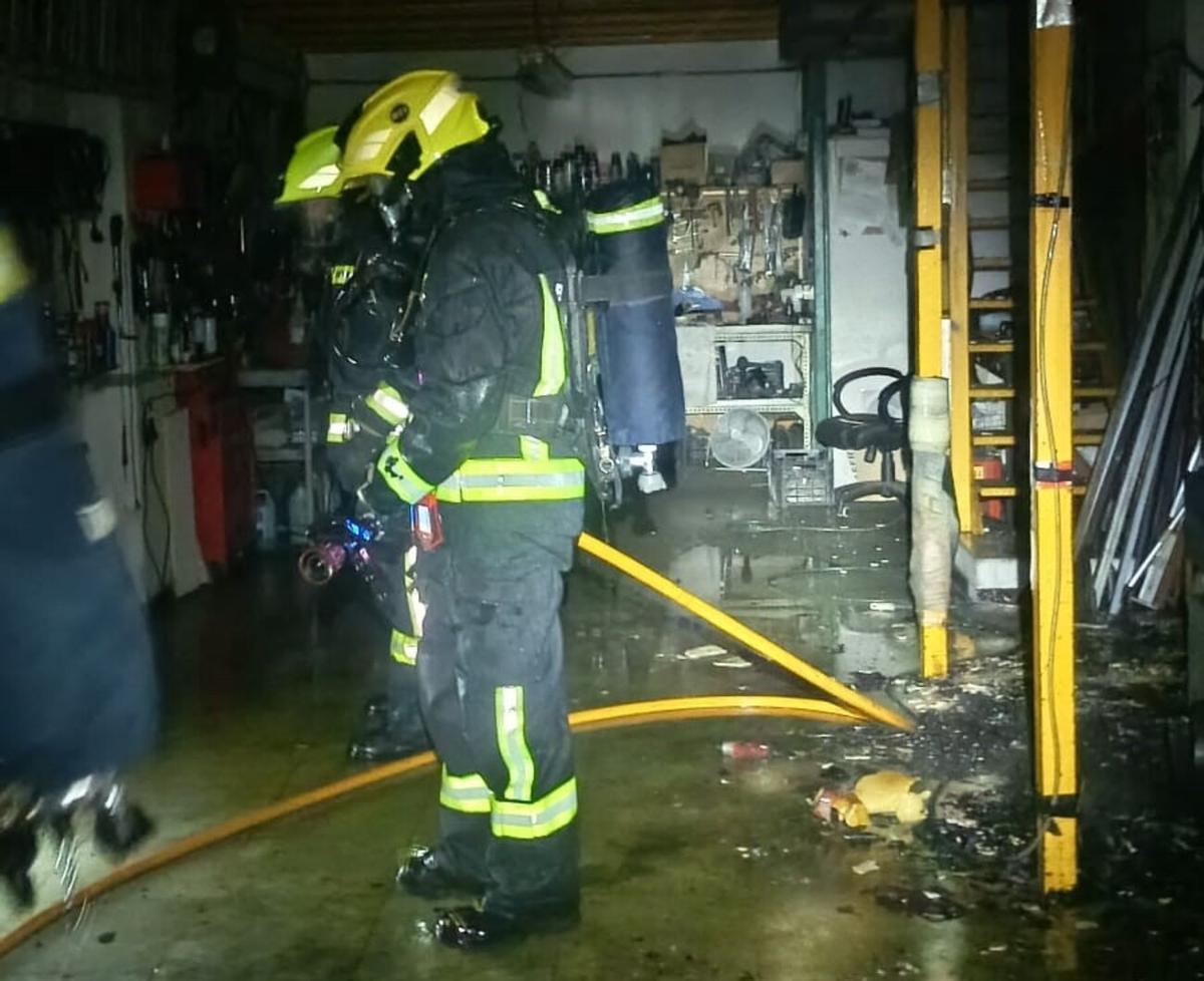 Incendio en el centro comercial Eurocenter, en el sur de Gran Canaria
