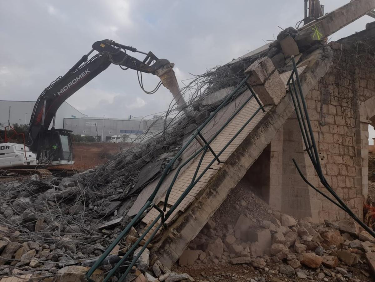 Puente en la CV-50 a la altura de Cheste que reconstruirá Becsa.
