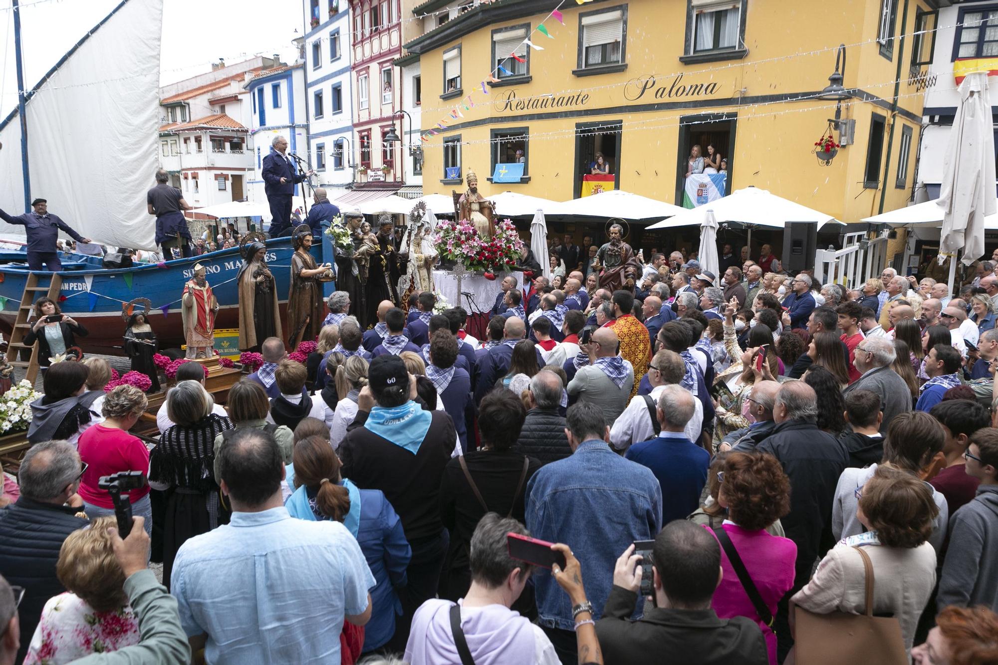 Cudillero se llena por el pregón de l'Amuravela, que invitó a "cantar ya bellar hasta quedanus sin fualgu"