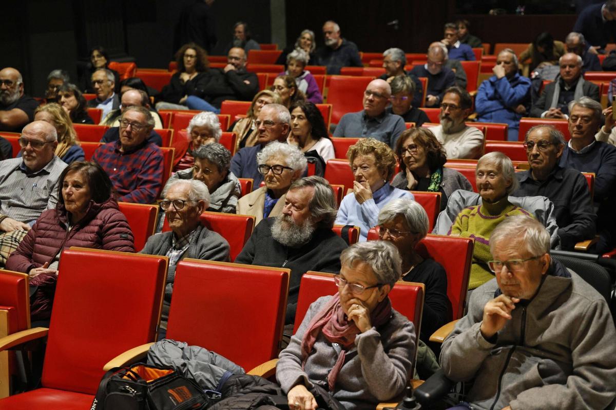 Girona. Auditori Irla. Presentacio de la novel·la "La darrera paraula" de Toni Strubell.