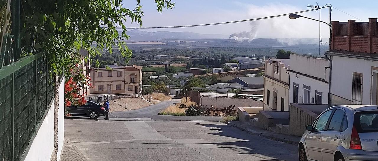 Imagen del humo de la orujera, visible desde Montilla.