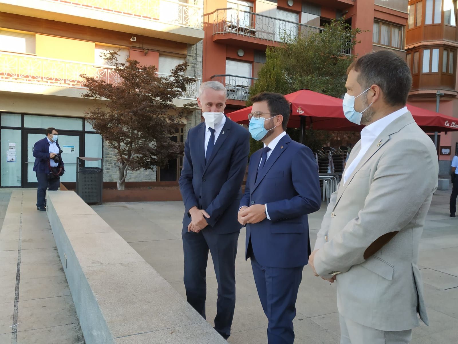 L'alcalde de Puigcerdà, Albert Piñeira, i el president de la Generalitat, Pere Aragonès