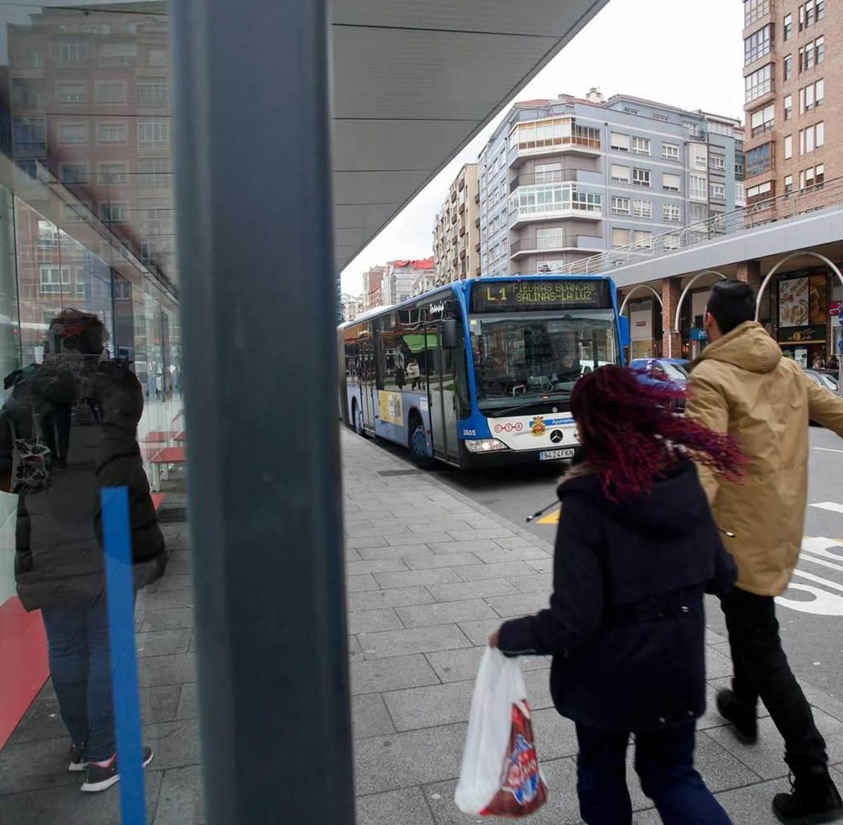 Avilés quiere implantar el modelo de Vitoria, donde sólo el 24% de los vecinos usa el coche