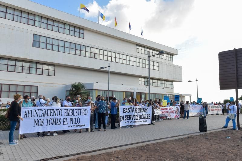 Manifestación ante el Ayto de Telde de colectivos vecinales de Jinámar