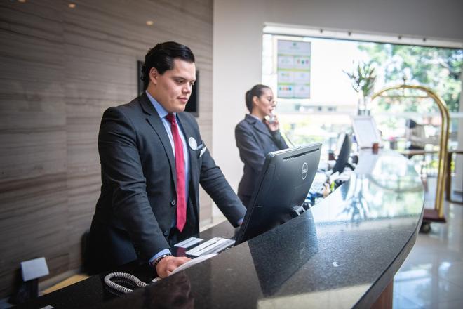 Los hoteleros y las agencias de viajes exigen al Gobierno derogar el registro de viajeros tras la advertencia de Bruselas