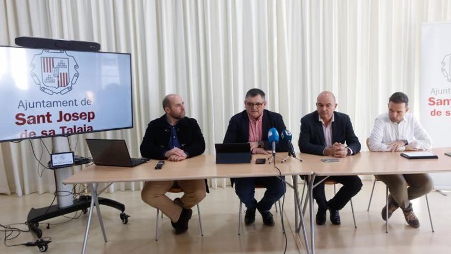 Roselló, Guerrero, Marí y Juan, durante la presentación de las normas provisionales. | J. A. RIERA