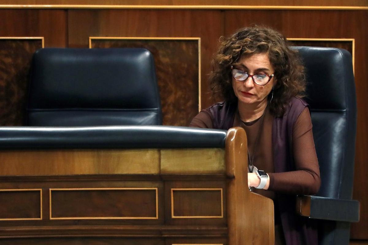 GRAF4500 MADRID, 04/02/2020.- La ministra de Hacienda, María Jesús Montero, en su escaño durante el pleno celebrado este martes en el Congreso. EFE/Zipi