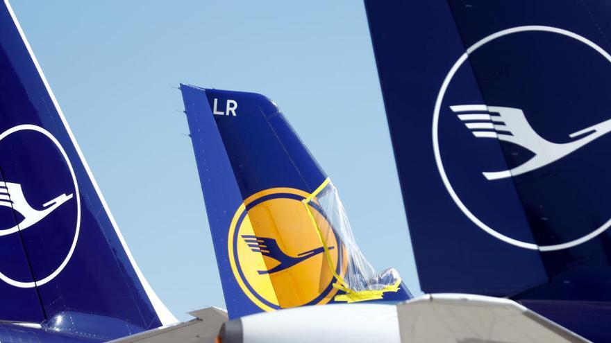 Varios aviones de Lufthansa en el aeropuerto de Fránkfurt.