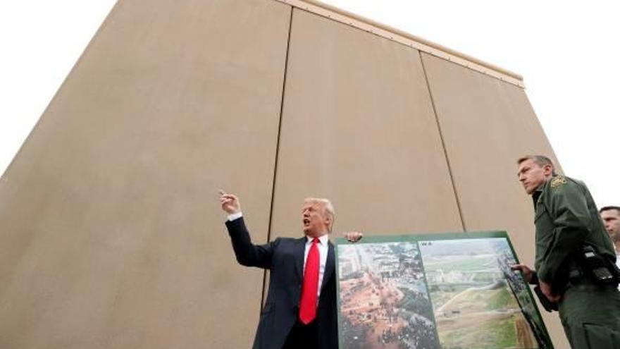 Estats Units Trump visita el mur amb Mèxic: «El necessitem»